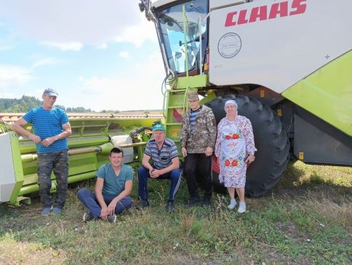 Уборочная страда на полях села Бакрчи