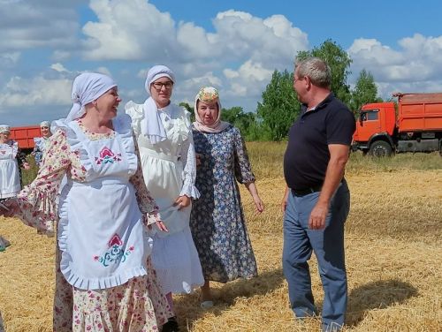 В селе Бакрчи провели старинный обряд жатвы зерновых