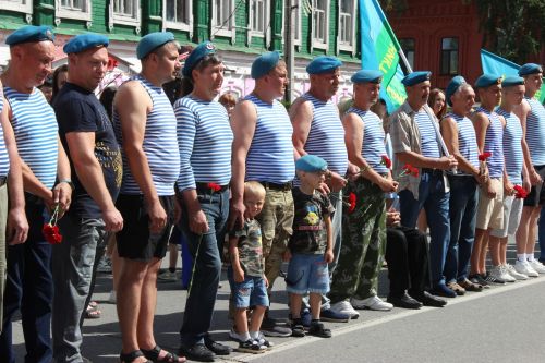 Тетюшане чествуют Воздушно-десантные войска