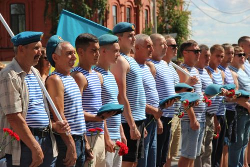 Тетюшане чествуют Воздушно-десантные войска