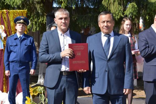 Первый школьный звонок в Тетюшской школе №1 прозвенел для 60 первоклассников