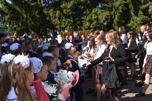 Первый школьный звонок в Тетюшской школе №1 прозвенел для 60 первоклассников