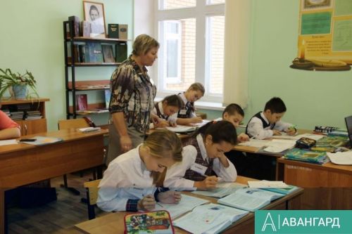 Тетюшане могут участвовать в фотоконкурсе «Я и мой учитель»