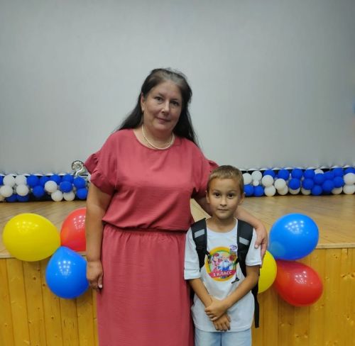 На конкурс «Я и мой учитель» поступают фото от тетюшан