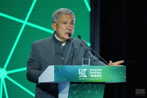 Минниханов рекомендовал Татарстанским вузам обучать больше IT-специалистов