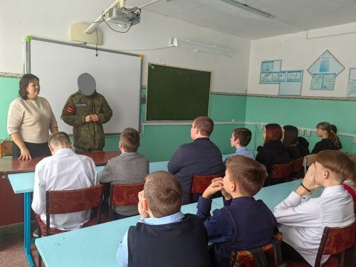 В Нармонской школе прошла встреча с участником СВО