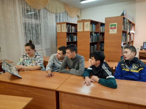В Большетарханской библиотеке провели час патриотизма