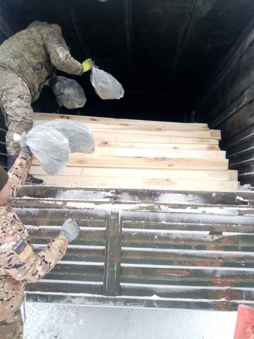 Предприниматели Тетюшского района отправили в зону проведения СВО пиломатериал