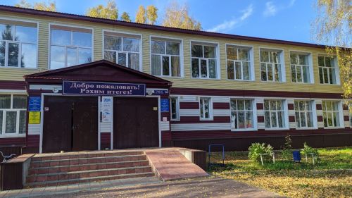 В Тоншерминской школе провели торжественную линейку, посвященную Герою России
