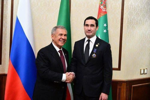Минниханов вручил Президенту Туркменистана орден «Дуслык»