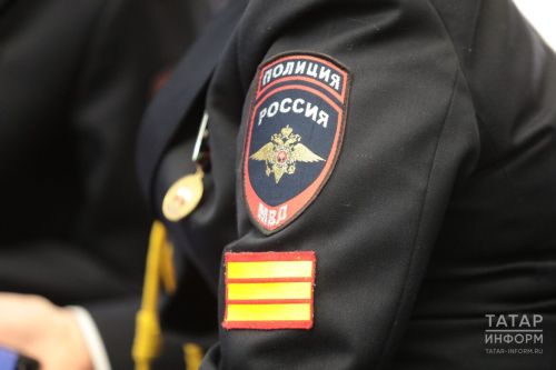 В Татарстане пьяная женщина пнула ногой сотрудника полиции