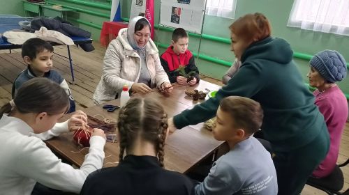 В Малошемякинском СДК работала творческая лаборатория «Мастерим всей семьёй»
