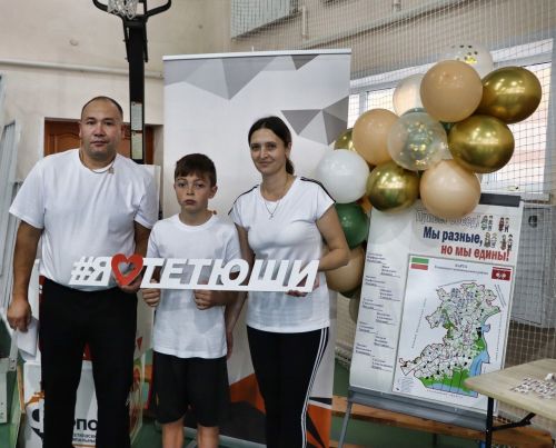 В Тетюшах команда центра «Форпост» провела акцию «Привет, сосед!»