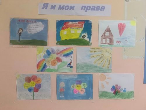 В Урюмской школе организовали выставку рисунков «Я и мои права»