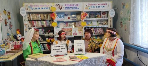 В Иоковской библиотеке проведен час истории «В единстве народов - сила России»