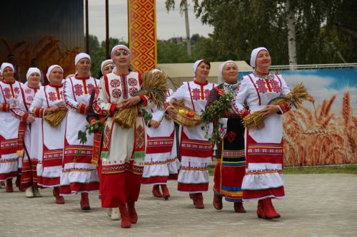 Воспевали сельский труд