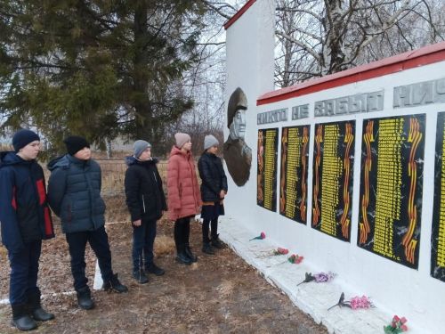 Учащиеся Урюмской школы почтили память Героев