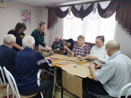 Состоялся мастер-класс «Окопная свеча» в Тетюшском доме-интернате для престарелых и инвалидов