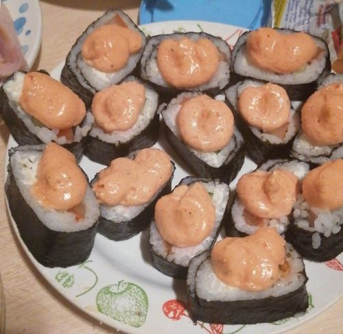 Тәтеш хуҗабикәләре өйдә дә роллы ясыйлар
