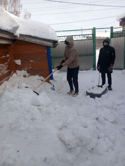 Активисты студенческой службы безопасности провели акцию «Дарю тепло»