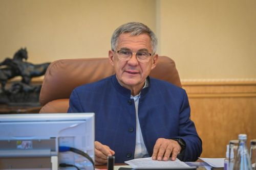 Рустам Минниханов поздравил татарстанцев с 23 февраля