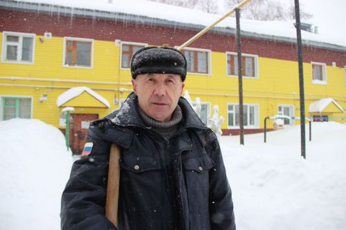 Виктор Тайманов: На моем обслуживании 13 домов, занимаюсь снегоочисткой и уборкой мусора