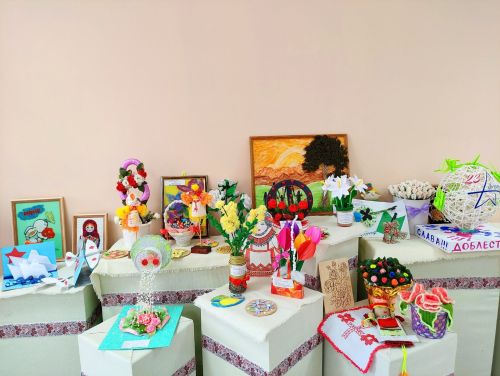 В Тетюшах прошел муниципальный конкурс-выставка «Делаем подарки сами»