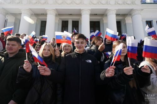 В столице Татарстана организовали флешмоб к 10-летию воссоединения Крыма с Россией