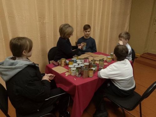 В Удельно-Нечасовском СДК прошел мастер-класс для детей по изготовлению окопной свечи