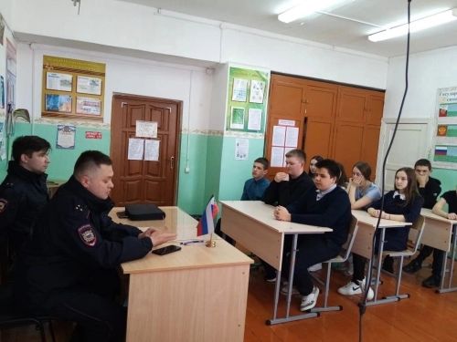 Сотрудники полиции встретились со школьниками
