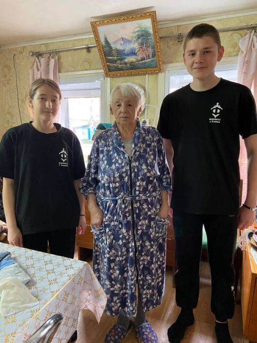Форпостовцы оказали шефскую помощь