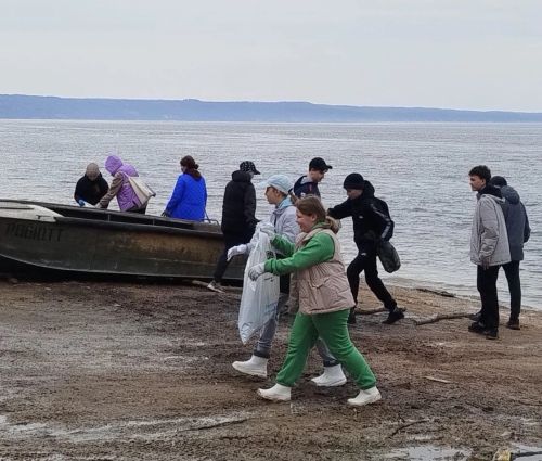 ЮНАРМЕЙЦЫ НА СУББОТНИКЕ