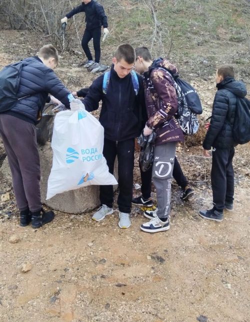 ЮНАРМЕЙЦЫ НА СУББОТНИКЕ