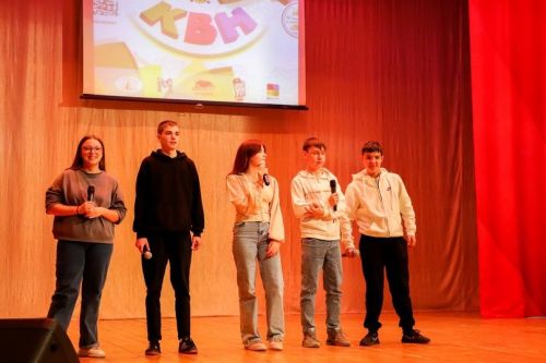 С 17 по 19 апреля в Тетюшах прошел районный этап Татарской лиги КВН «Әйдә, ШаяРТ!».