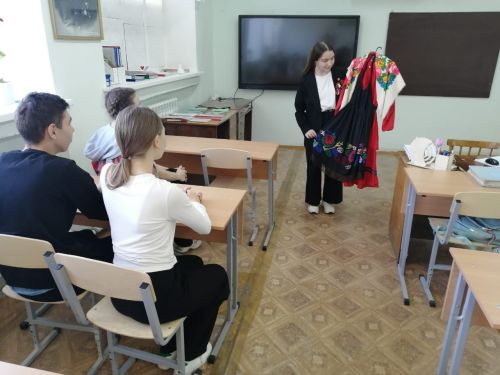 В Большешемякинской школе прошел классный час по теме «Семейные традиции»