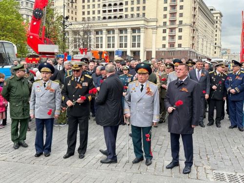 Глава Тетюшского района возложил цветы к Вечному огню
