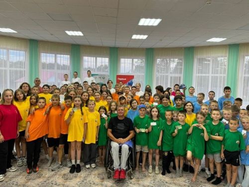 В лагере «Чайка» прошла встреча с Александром Сахарновым