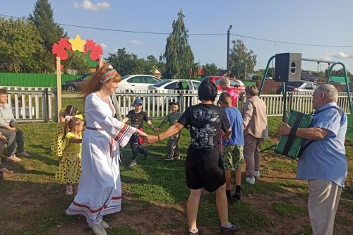 «Праздник с ароматом яблок»