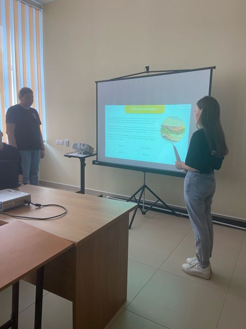 Активисты движения «Форпост» провели тематический час «Семья - сокровище души»