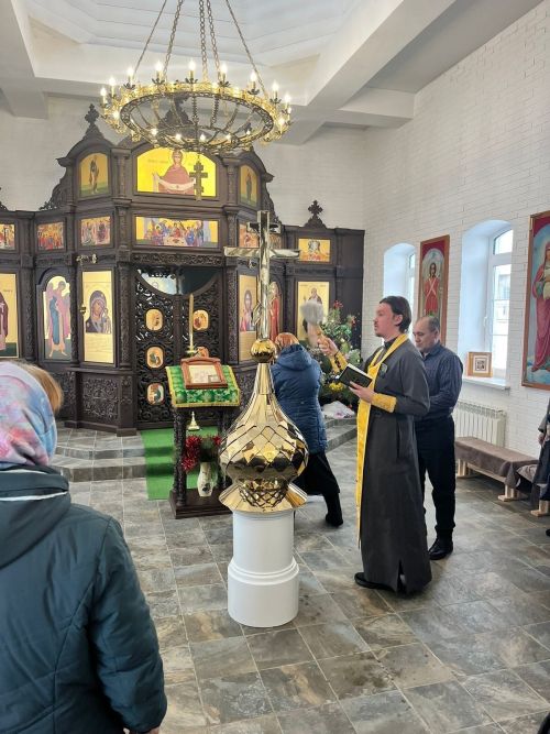 В селе Бессоново в Свято-Троицком храме был освящен накупольный крест