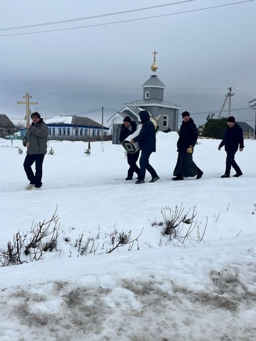 В селе Бессоново в Свято-Троицком храме был освящен накупольный крест