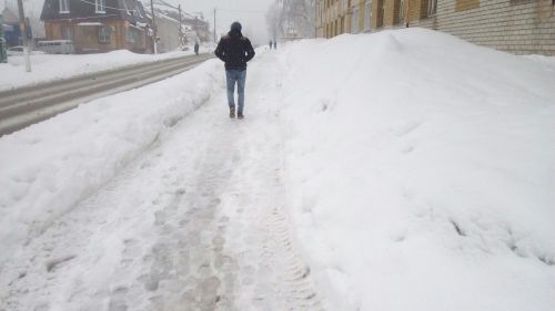 Тетюшанам напомнили о правилах поведения на улице в гололед