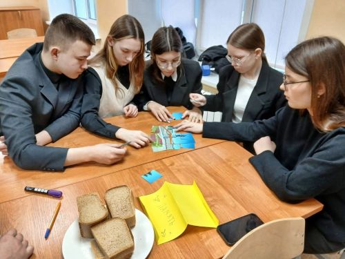 Форпостовцы рассказали школьникам о блокаде Ленинграда