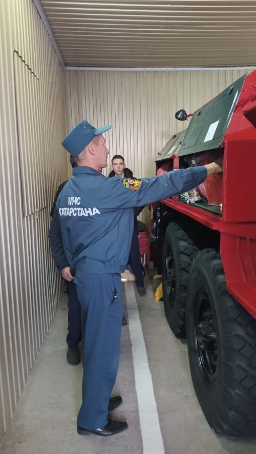 Школьники Тетюшского района примерили на себя роль пожарных-спасателей