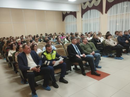 В Тетюшской школе №1 прошло родительское собрание по безопасности детей