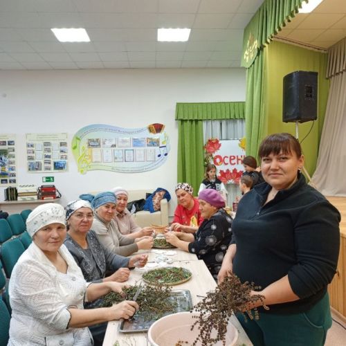 Жители Бакрчей собрали гуманитарную помощь для солдат