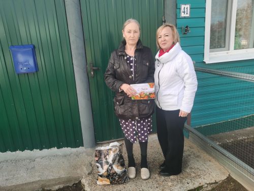 Сотрудники Тетюшского районного Дома культуры поздравили ветеранов