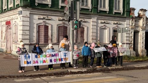 В Тетюшах почтили память жертв ДТП массовой акцией!