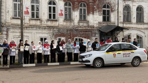 В Тетюшах почтили память жертв ДТП массовой акцией!