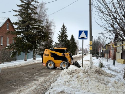 В Тетюшах активно идёт уборка снега